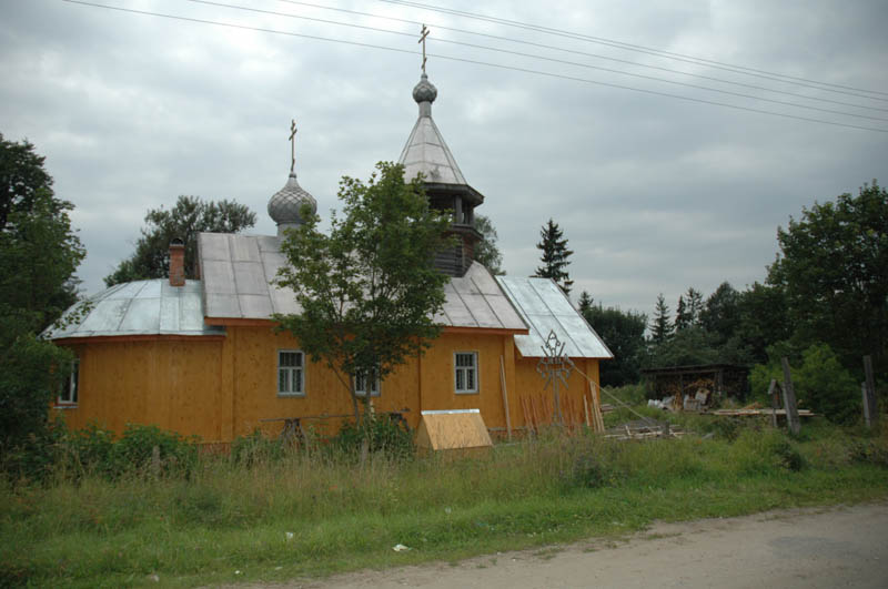 Владычное. Церковь Успения Пресвятой Богородицы. общий вид в ландшафте