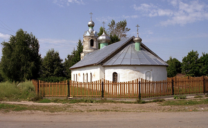 Волое. Церковь Николая Чудотворца. общий вид в ландшафте, Снято летом 2004