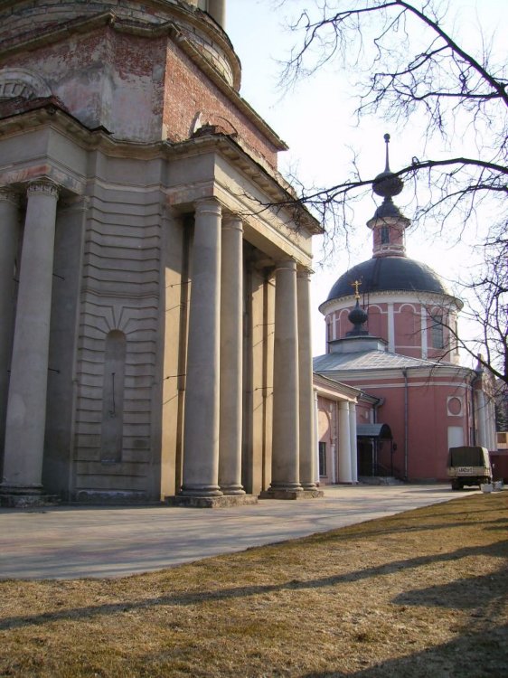 Калуга. Церковь Жён-мироносиц. фасады