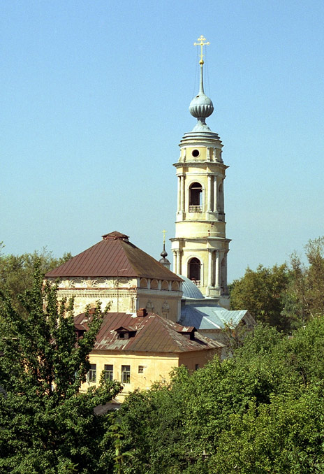 Калуга. Церковь Спаса Преображения на подоле. фасады, Снято летом 2002 г.