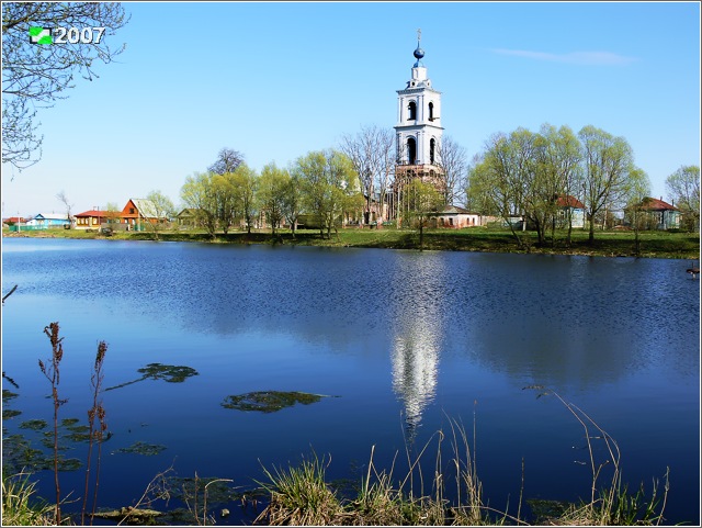 Церковь Михаила Архангела, Бабаево (Собинский район, Владимирская область). общий вид в ландшафте, Весенняя панорама церкви с северо-запада