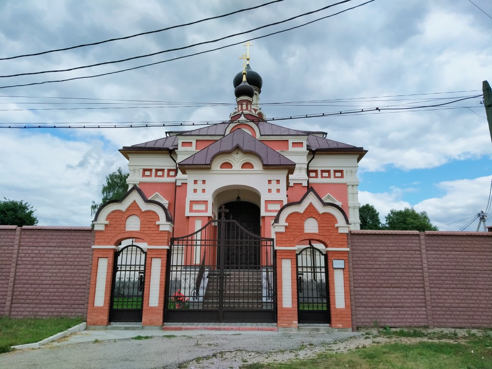 Льва Толстого, село. Церковь Трех святителей. дополнительная информация