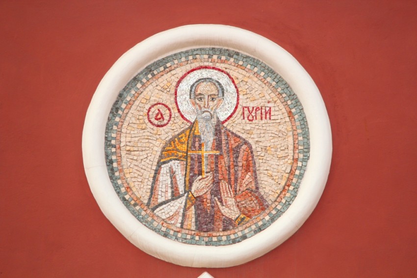 Церковь Усекновения главы Иоанна Предтечи, Калуга (Калуга, город, Калужская область). архитектурные детали, Медальон северного фасада с изображением мученика Гурия