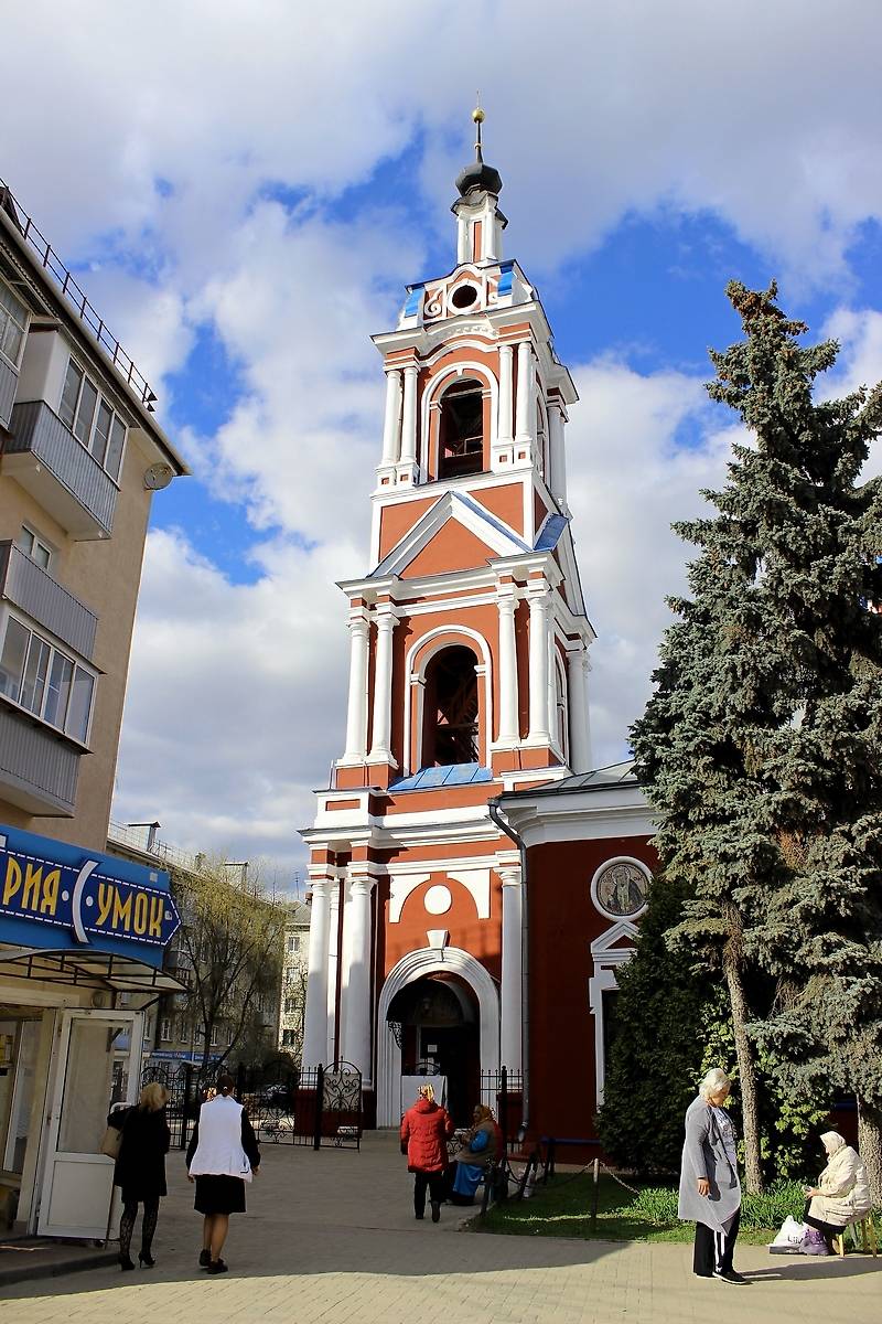 общий вид в ландшафте. Церковь Усекновения главы Иоанна Предтечи, Калуга (Калуга, город, Калужская область)