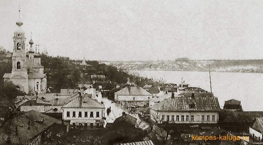 Церковь Преображения Господня на Подоле, Калуга (Калуга, город, Калужская область). архивная фотография, Казанский храм - слева (источник - http://kompas-kaluga.ru/historyitem/291/)