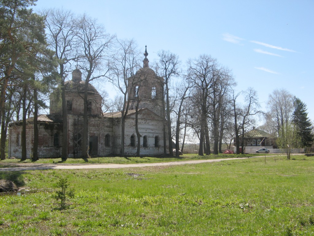 Церковь Покрова Пресвятой Богородицы, Алепино (Собинский район, Владимирская область). общий вид в ландшафте, Алепино. Церковь Покрова Пресвятой Богородицы. 