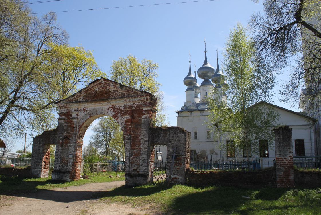 Бабаево. Церковь Михаила Архангела. дополнительная информация, Ворота северной части ограды