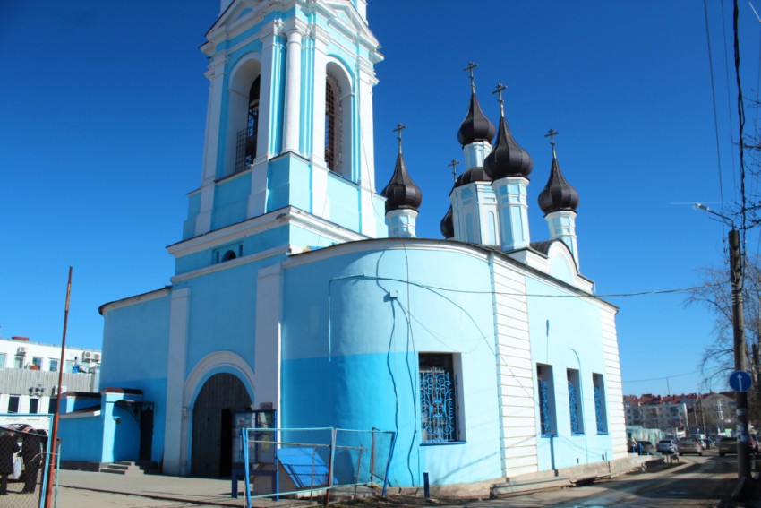 Калуга. Церковь Успения Пресвятой Богородицы. архитектурные детали, Трапезная и основной объем храма, вид с юго-запада