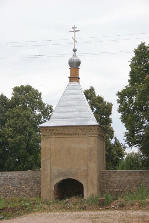 Георгиевский монастырь, Искра (Мещовский район, Калужская область). фасады, Одна из башен