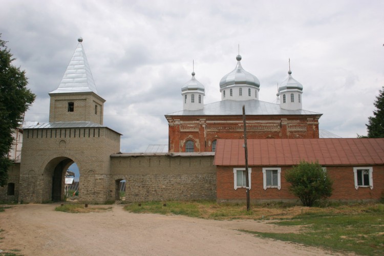 Георгиевский монастырь, Искра (Мещовский район, Калужская область). фасады, Главный вход