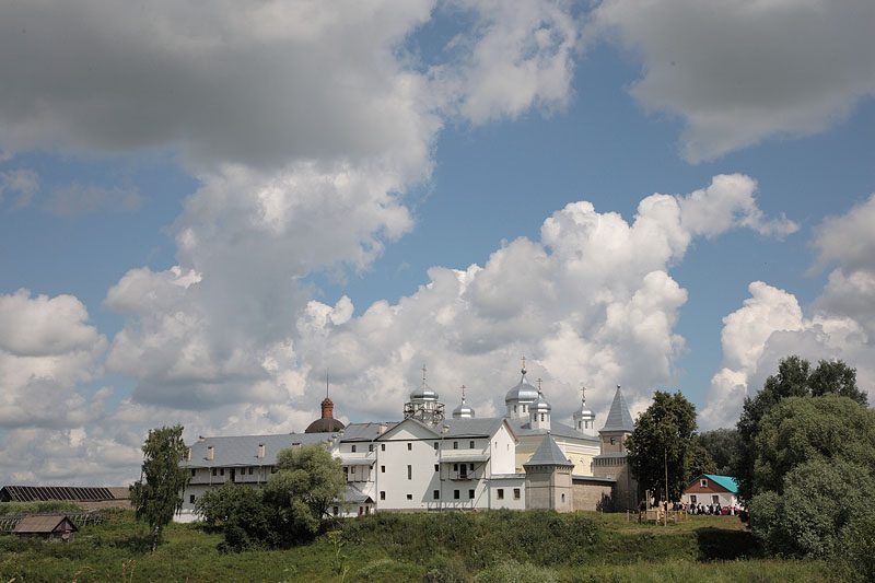 Георгиевский монастырь, Искра (Мещовский район, Калужская область). общий вид в ландшафте