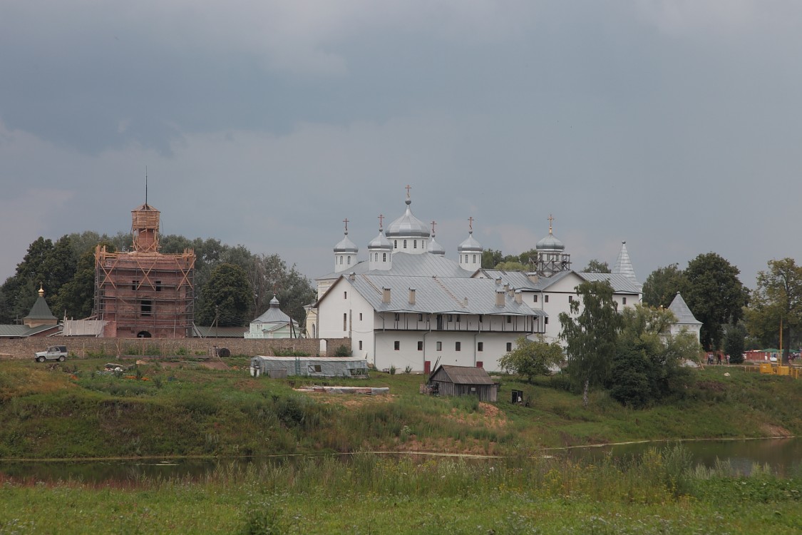 Георгиевский монастырь, Искра (Мещовский район, Калужская область). общий вид в ландшафте