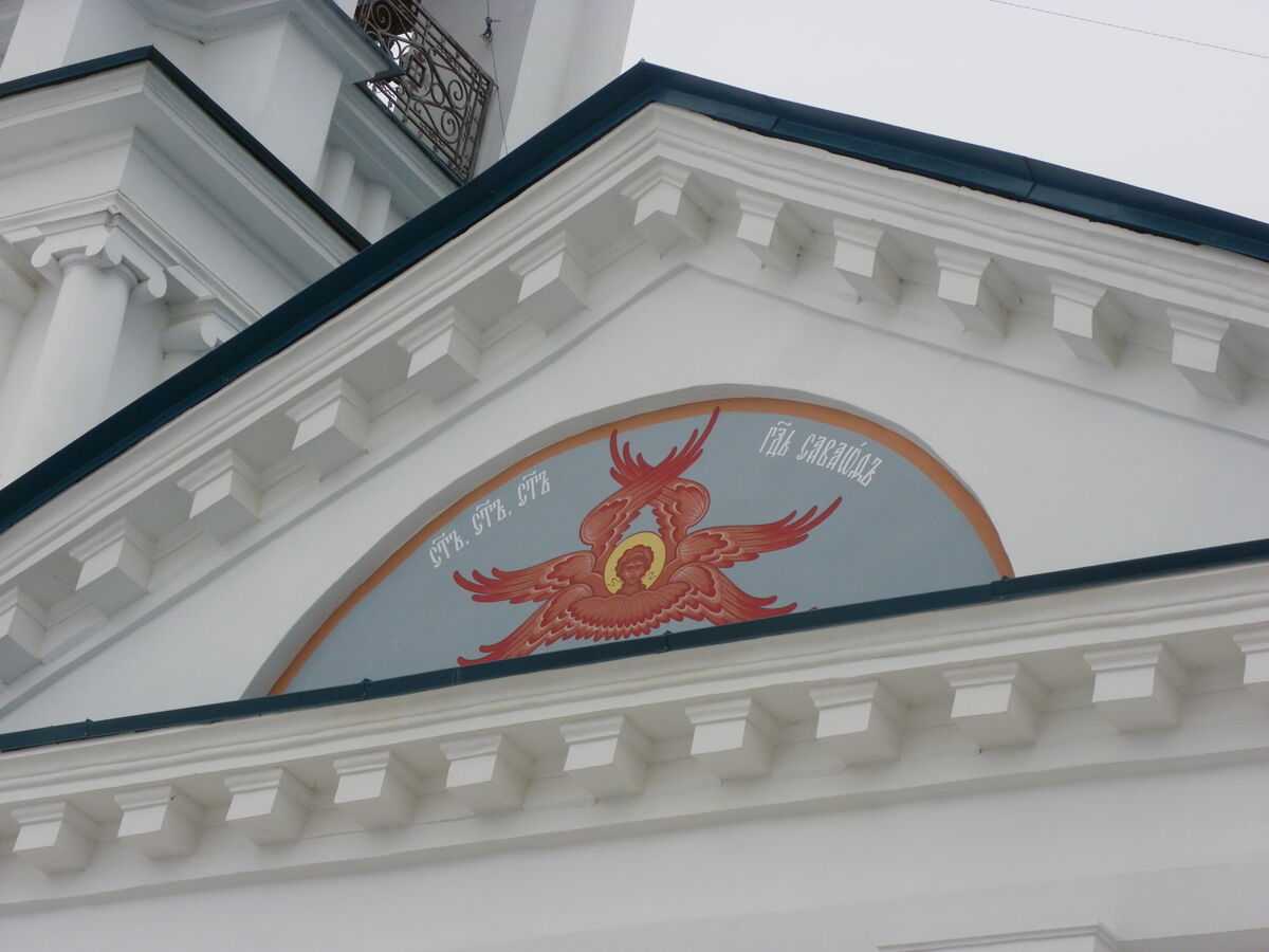 Церковь Рождества Пресвятой Богородицы в Роще, Боровск (Боровский район, Калужская область). архитектурные детали, Серафим в треугольном фронтоне