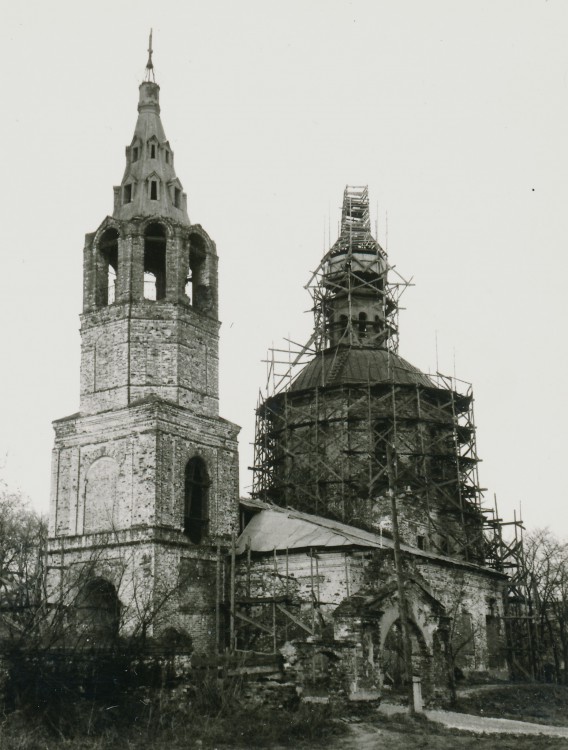 Владимир. Церковь Михаила Архангела в Красном селе. фасады