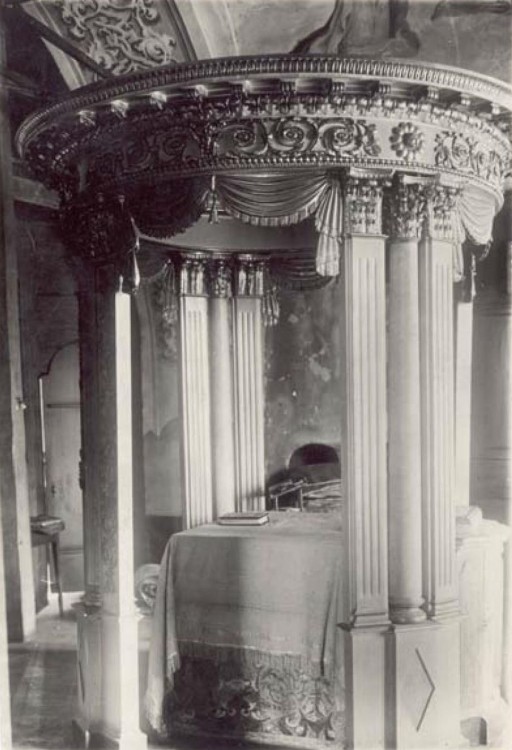 Церковь Никиты мученика, Владимир (Владимир, город, Владимирская область). архивная фотография, Надпрестольная сень главной, Предтеченской, церкви. http://bump.ru/page/adaptive/id31258/blog/4858720/