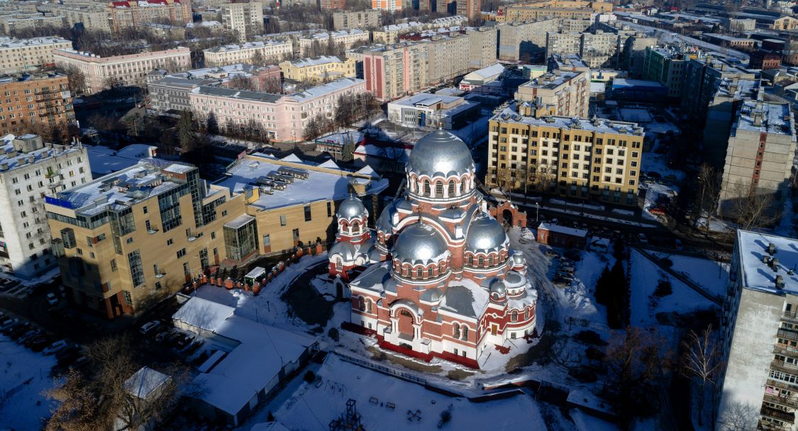 Сормовский район. Собор Спаса Преображения в Сормове. общий вид в ландшафте