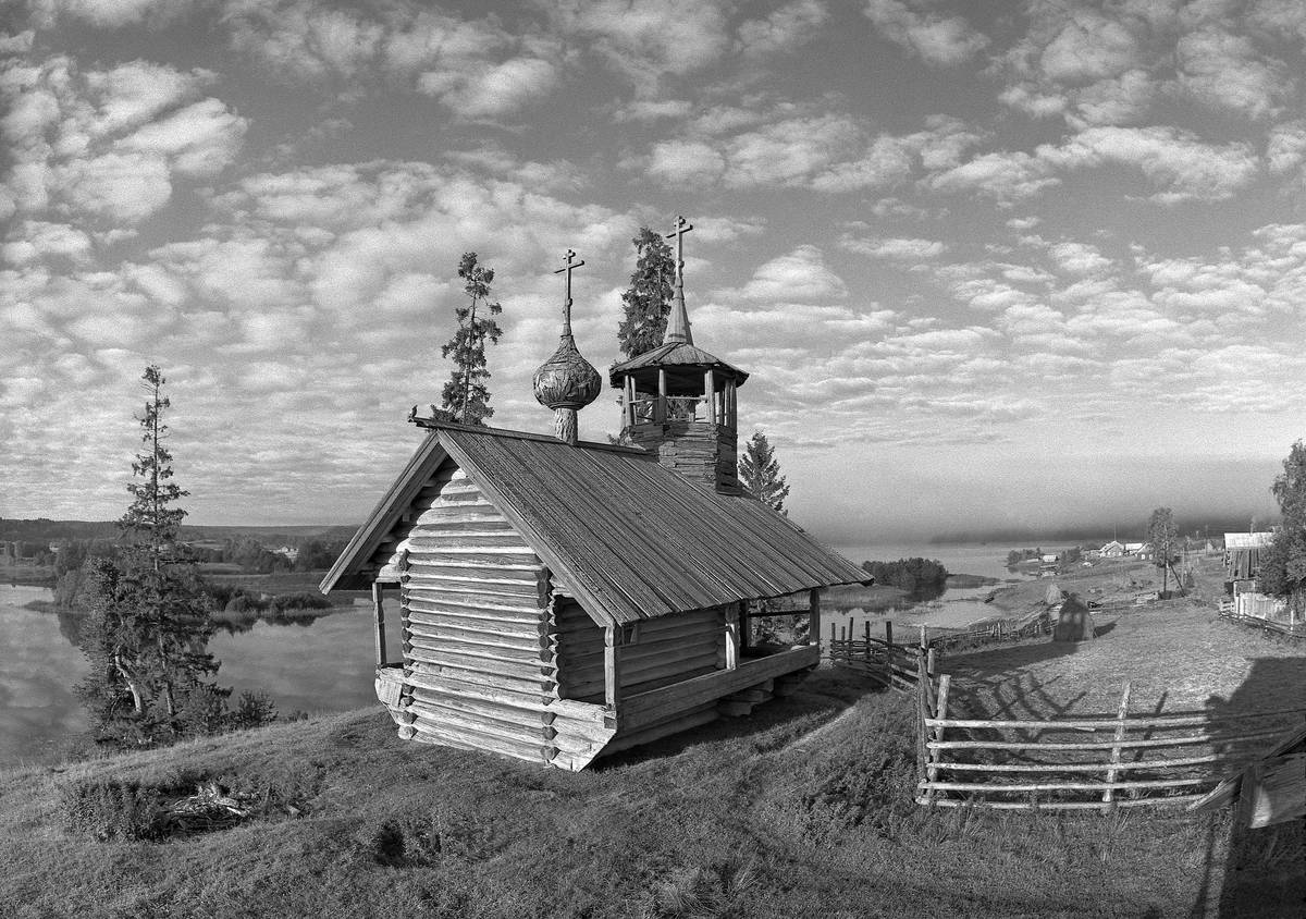 Часовня Иоанна Богослова, Зехнова (Плесецкий район, Архангельская область). общий вид в ландшафте, Дата съёмки приблизительная, но сентябрь 1988 года точно.