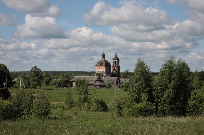 Половецкое. Церковь Рождества Пресвятой Богородицы. общий вид в ландшафте