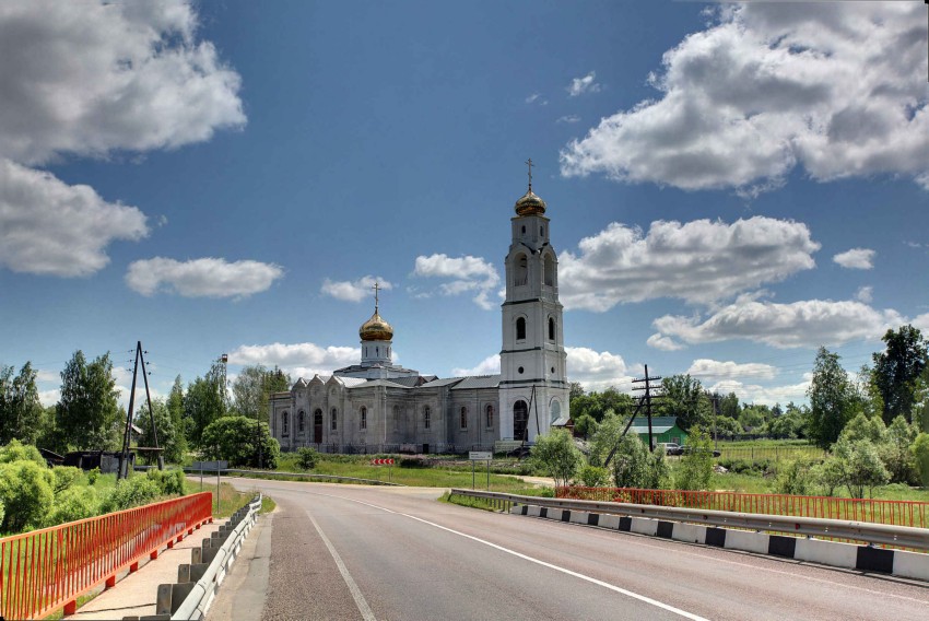 Середниково. Церковь Николая Чудотворца. общий вид в ландшафте