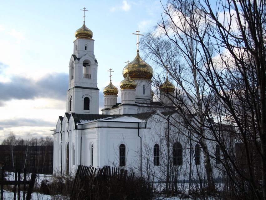 Храм в середниково