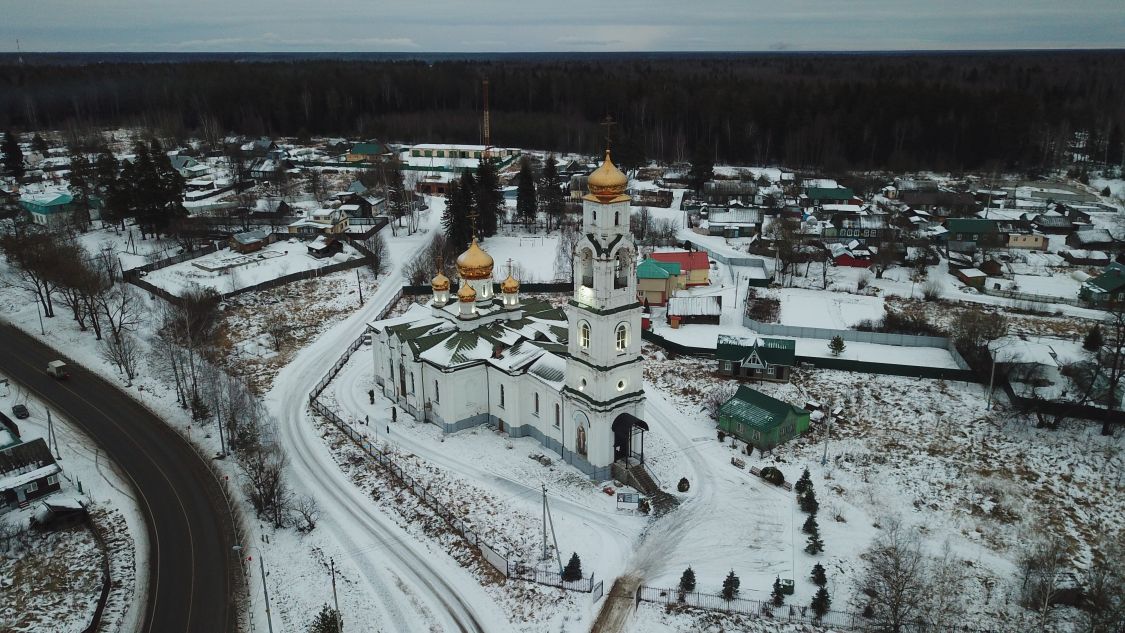 Церковь Николая Чудотворца, Середниково (Шатурский городской округ и г. Рошаль, Московская область). общий вид в ландшафте