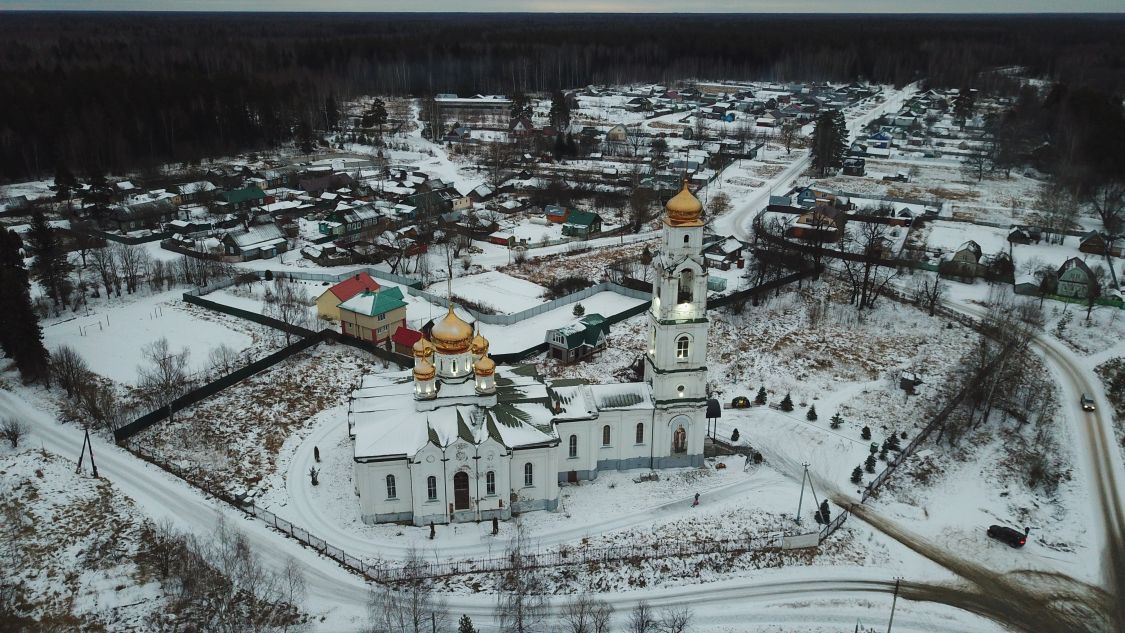 Середниково. Церковь Николая Чудотворца. общий вид в ландшафте