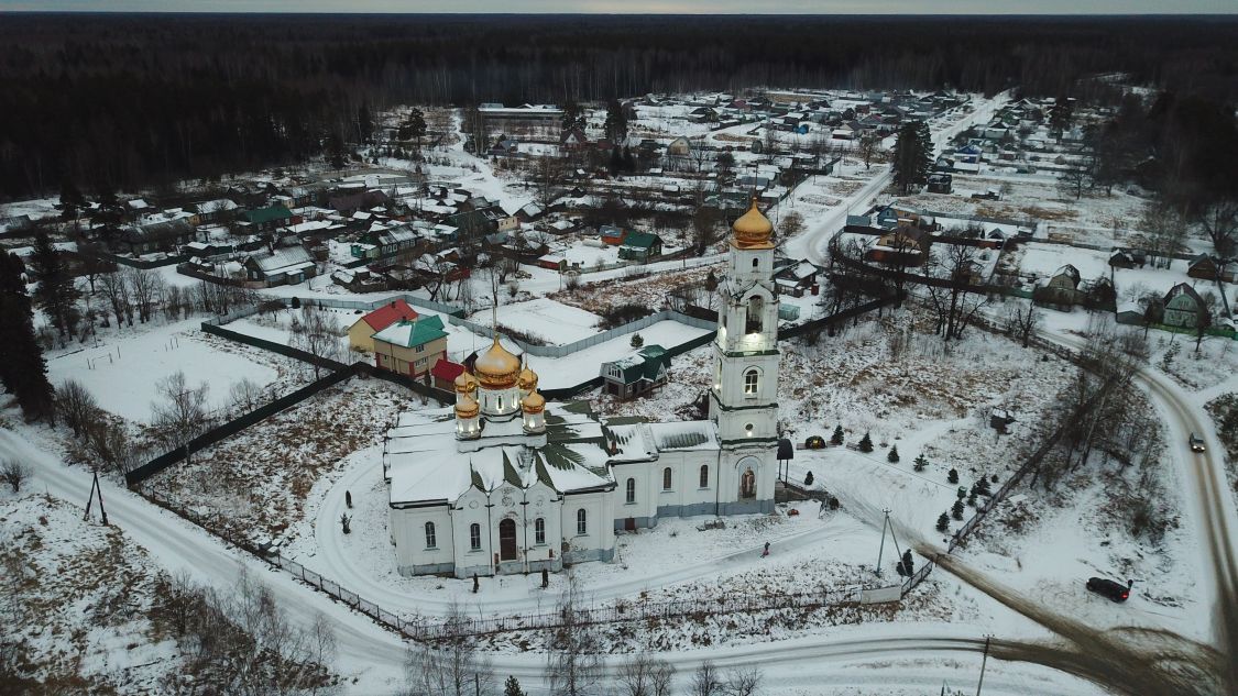 Церковь Николая Чудотворца, Середниково (Шатурский городской округ и г. Рошаль, Московская область). общий вид в ландшафте
