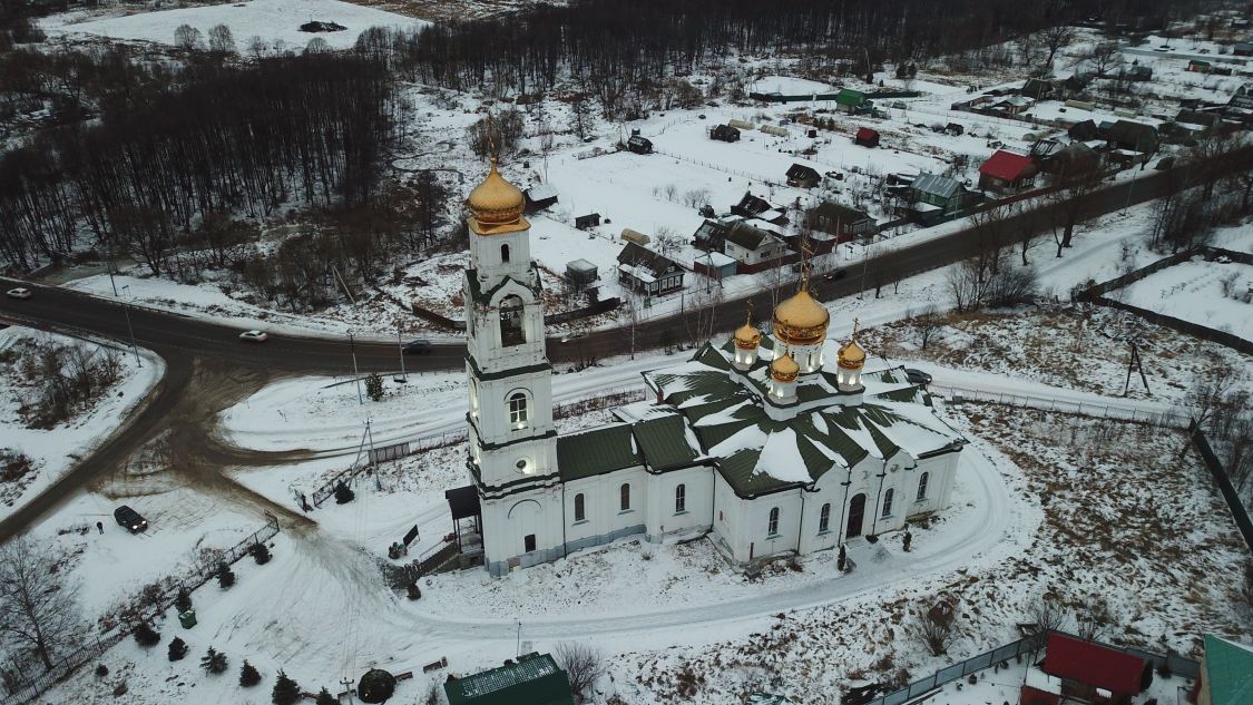 Церковь Николая Чудотворца, Середниково (Шатурский городской округ и г. Рошаль, Московская область). общий вид в ландшафте