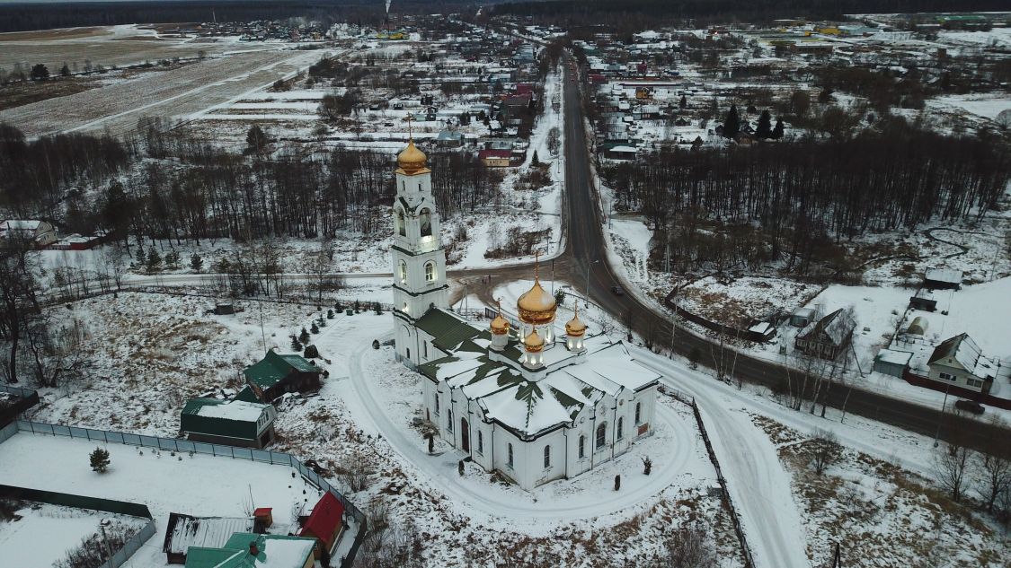 Середниково. Церковь Николая Чудотворца. общий вид в ландшафте