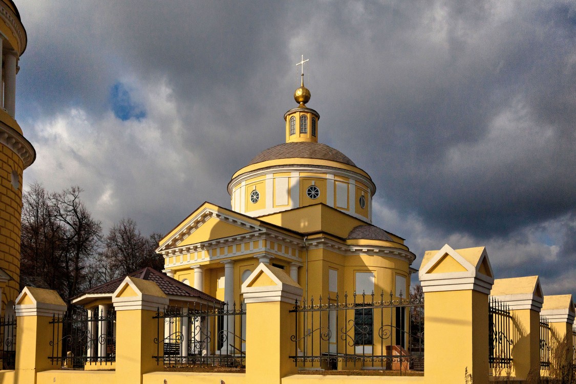 Село никольское рузский. Храм Николая Никольское Гагарино. Церковь Николая Чудотворца (Никольское-Гагарино). Церковь в усадьбе Никольское Гагарино. Никольское-Гагарино Рузский район.