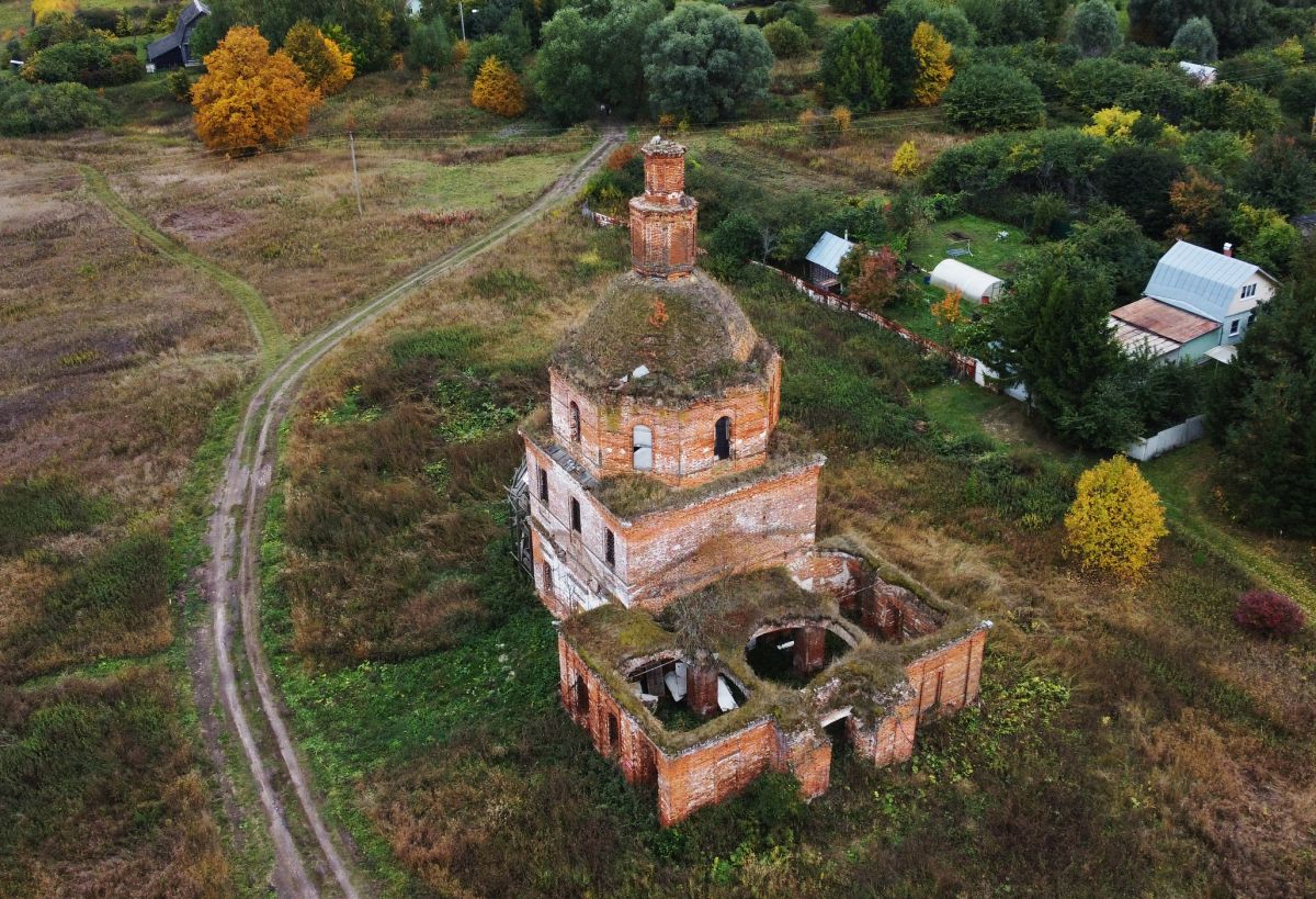 Головенцыно. Церковь Воскресения Христова. общий вид в ландшафте