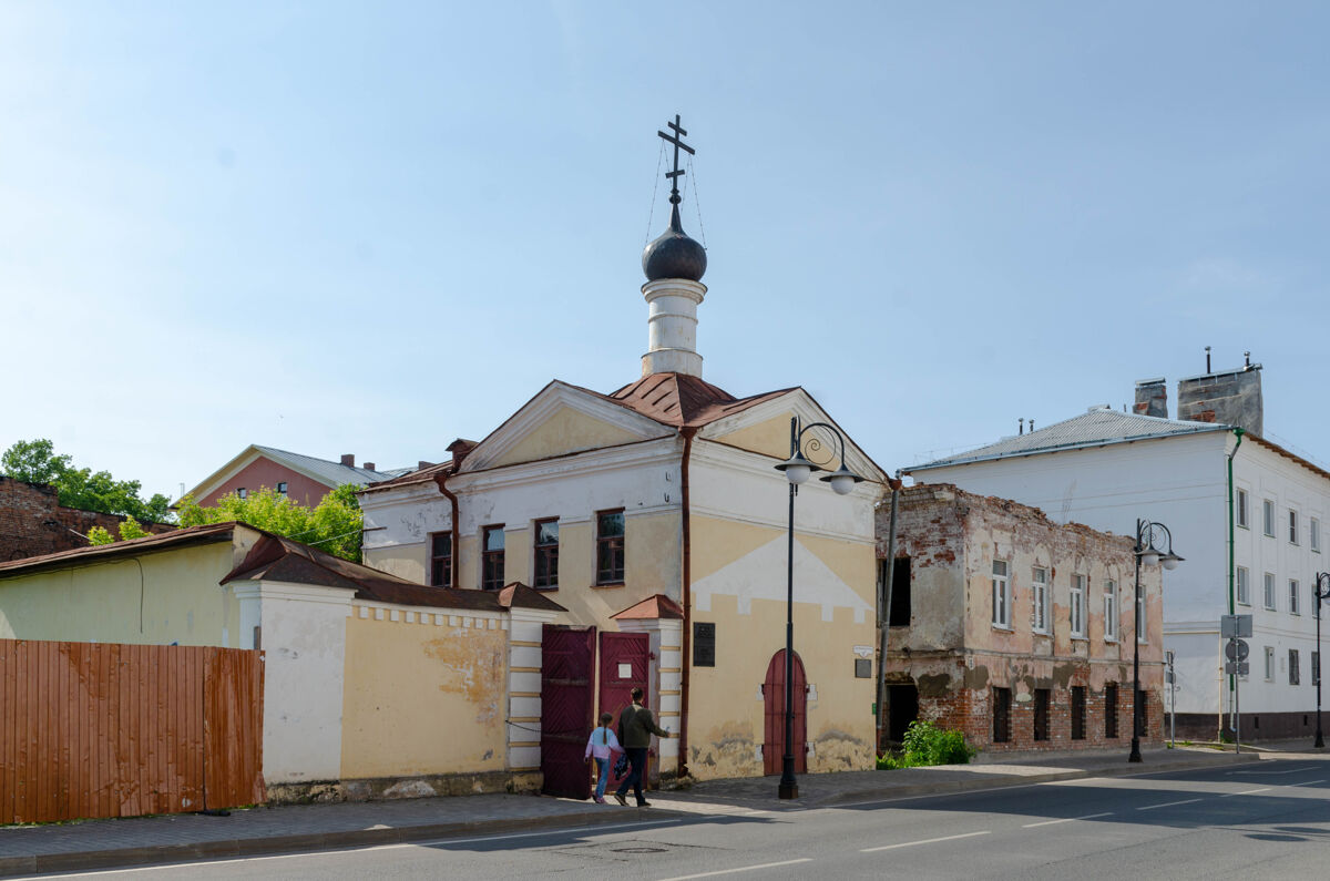 Часовня Тихвинской иконы Божией Матери подворья Мологского Афанасьевского монастыря, Рыбинск (Рыбинск, город, Ярославская область). общий вид в ландшафте