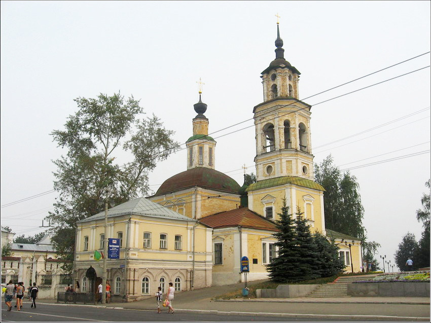 Владимир. Церковь Николая Чудотворца (Николо-Кремлевская). общий вид в ландшафте
