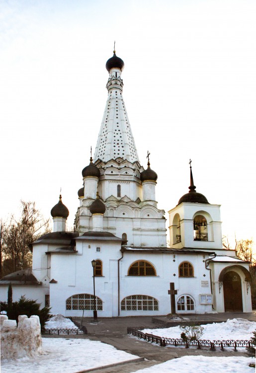 Церковь Покрова Пресвятой Богородицы в Медведкове, Южное Медведково (Северо-Восточный административный округ (СВАО), г. Москва). фасады