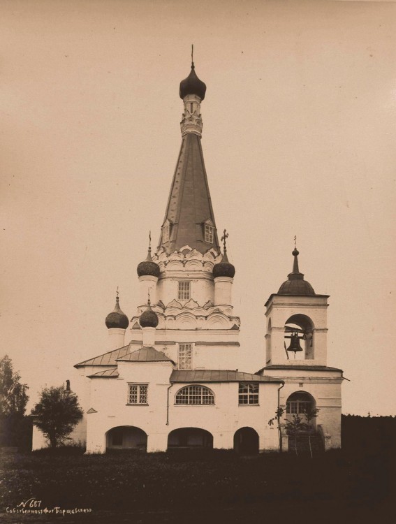 Южное Медведково. Церковь Покрова Пресвятой Богородицы в Медведкове. архивная фотография, фото с сайта http://andcvet.narod.ru/more.htm#100