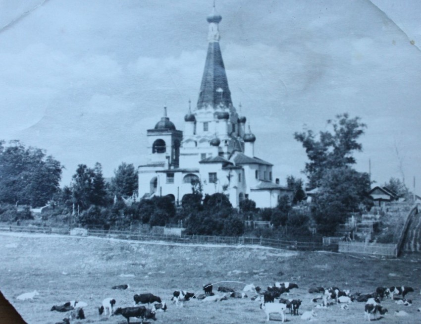 Южное Медведково. Церковь Покрова Пресвятой Богородицы в Медведкове. архивная фотография