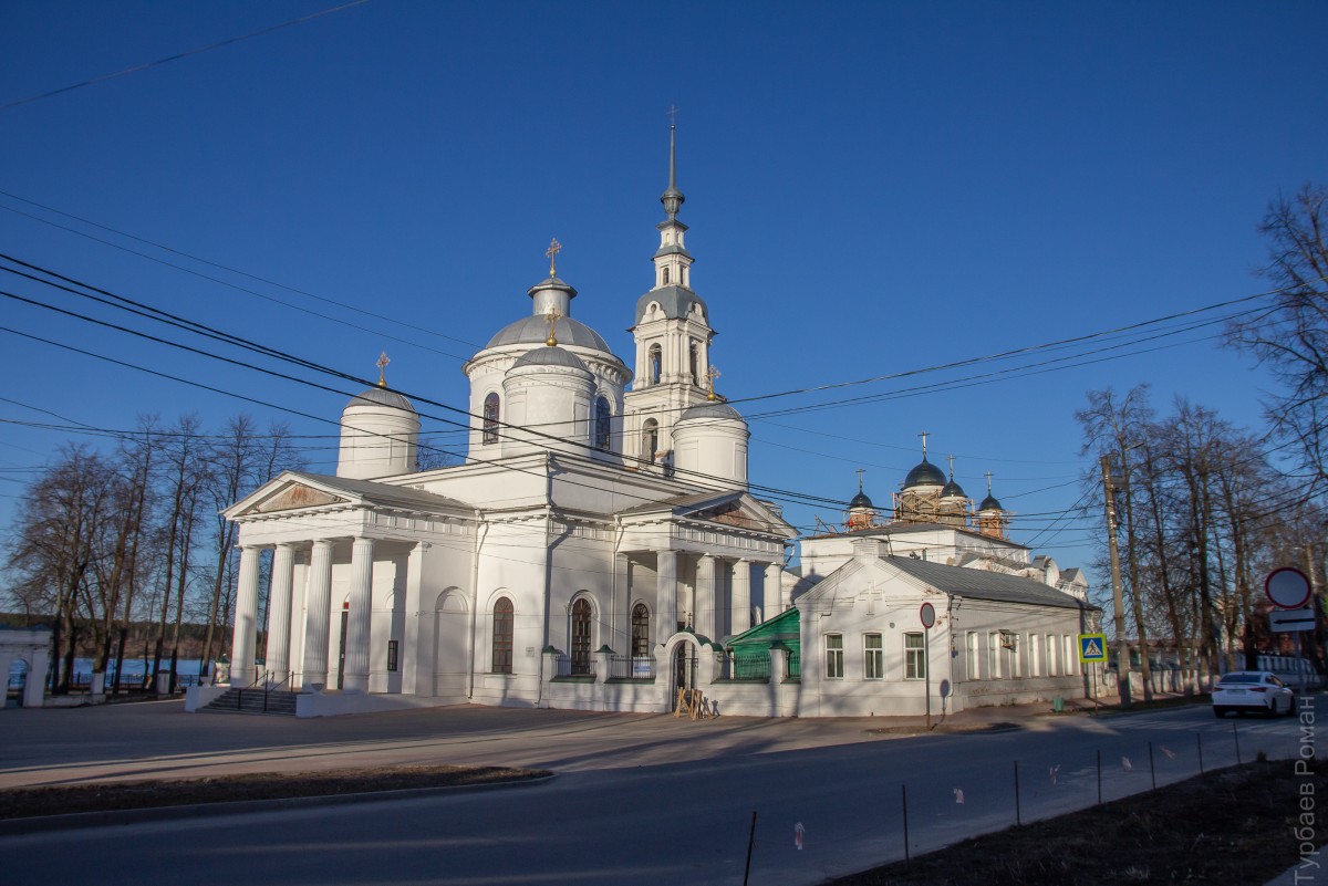 Храмовый комплекс. Соборы Успения Пресвятой Богородицы и Троицы Живоначальной, Кинешма (Кинешемский район, Ивановская область). фасады, Вид с юго-запада