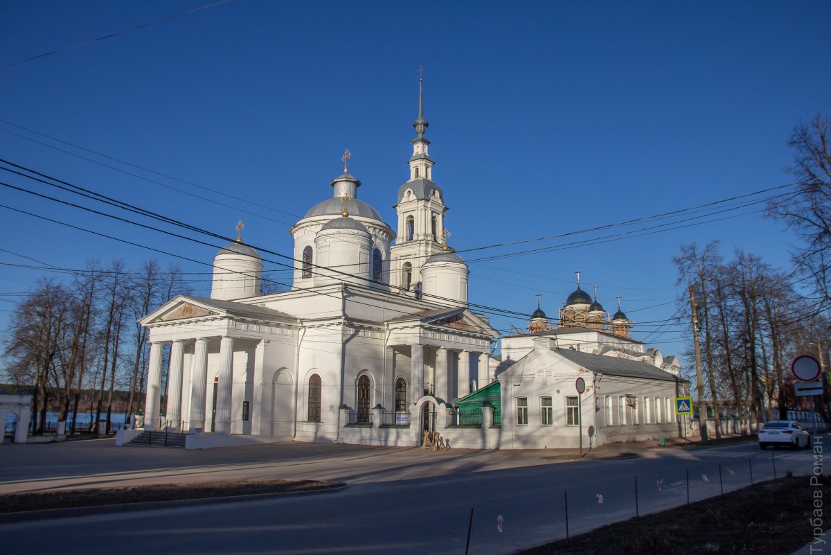 Кинешма. Ансамбль соборов Успения Пресвятой Богородицы и Троицы Живоначальной. фасады, Вид с юго-запада