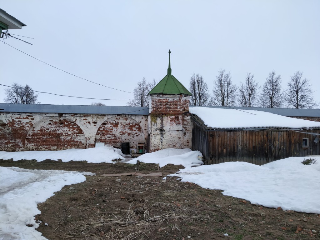 Суздаль. Васильевский мужской монастырь. архитектурные детали, территория монастыря