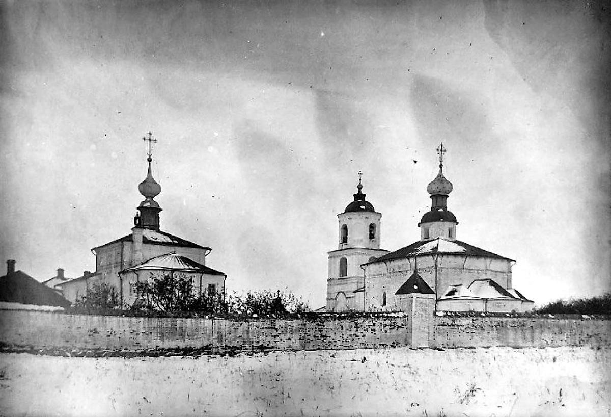 Васильевский собор (справа) и Сретенская церковь (слева). Начало XX в., архивная фотография. Васильевский мужской монастырь, Суздаль (Суздальский район, Владимирская область)