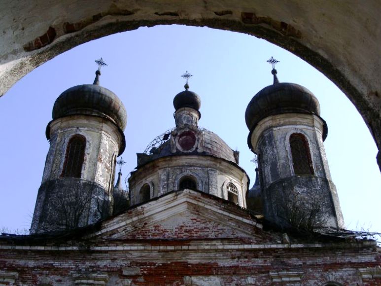 Церковь Преображения Господня, Спасс-Косицы (Наро-Фоминский городской округ, Московская область). архитектурные детали, вид из церкви Димитрия Ростовского на храм Преображения Господня