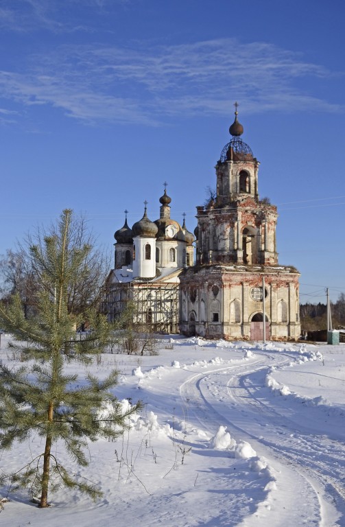 Церковь Преображения Господня, Спасс-Косицы (Наро-Фоминский городской округ, Московская область). общий вид в ландшафте