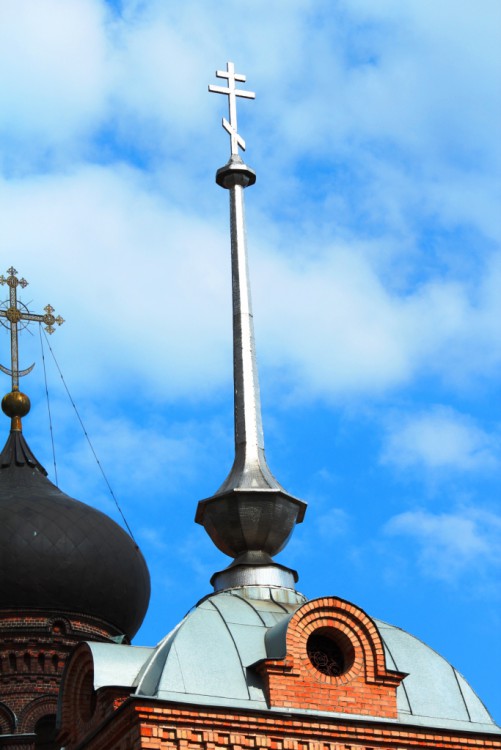 Иваново. Введенский женский монастырь. архитектурные детали, Малый купол храма и шпиль колокольни