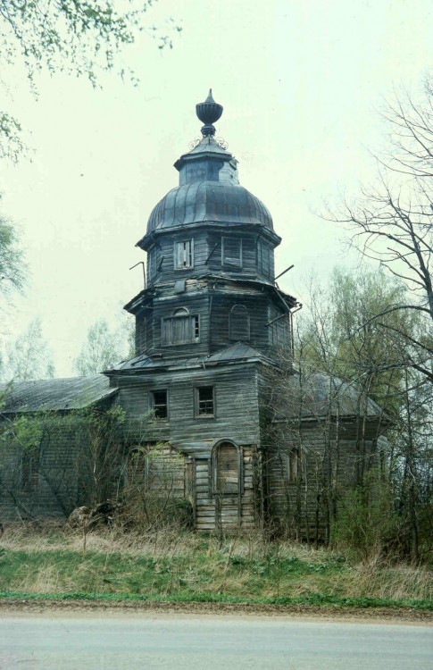 Дрюцково. Церковь Рождества Пресвятой Богородицы. фасады, фото 1994