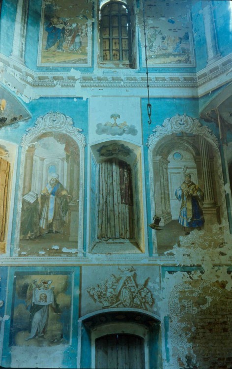 Церковь Успения Пресвятой Богородицы, Пушкино (Калининский район, Тверская область). интерьер и убранство, фото 1994