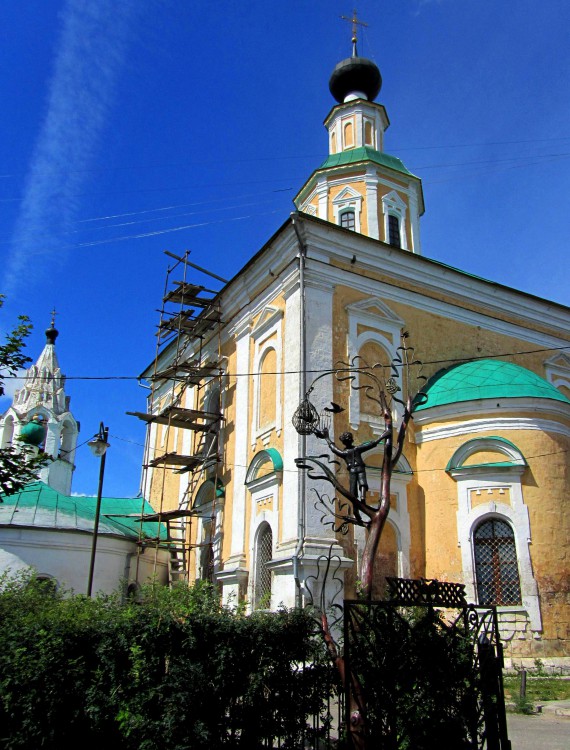 Владимир. Церковь Георгия Победоносца. фасады, вид с юго-востока со стороны кузницы