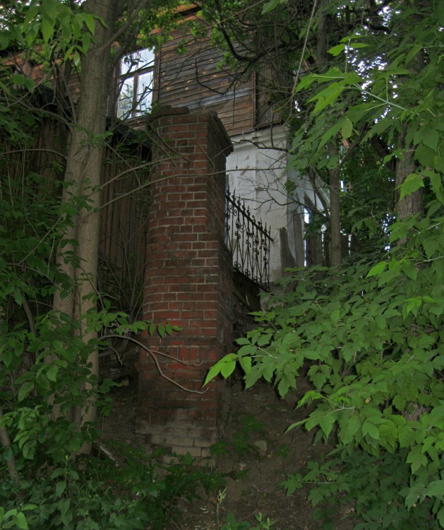 Церковь Николая Чудотворца (Николо-Галейская), Владимир (Владимир, город, Владимирская область). дополнительная информация, единственный сохранившийся столб исторической ограды .