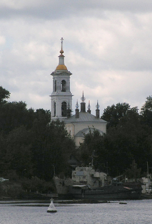 Церковь Вознесения Господня, Кимры (Кимрский район и г. Кимры, Тверская область). фасады, Вид храма с Волги
