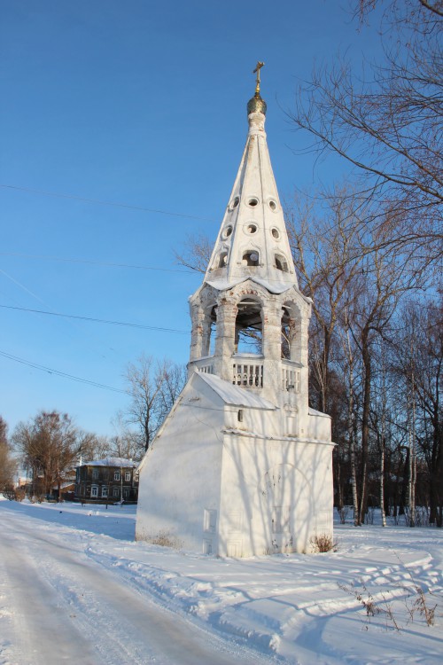 Бежецк. Церковь Введения во храм Пресвятой Богородицы. фасады