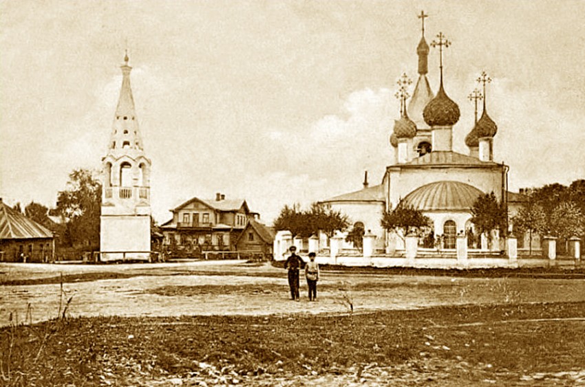 Бежецк. Церковь Введения во храм Пресвятой Богородицы. архивная фотография, фото с сайта https://pastvu.com/p/173366